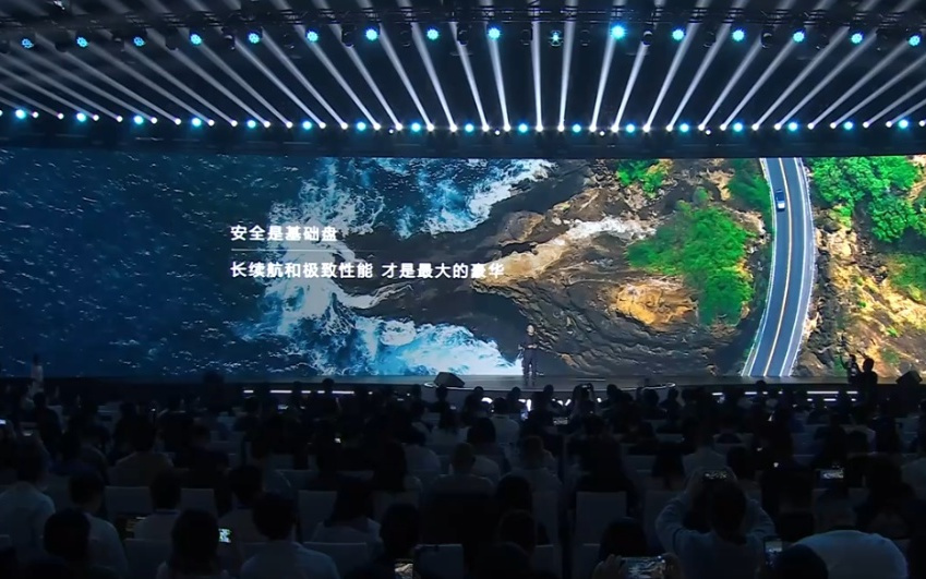 宁德时代推出第三代神行超充电池，六分钟可充电至98%，钠电池年内大规模量产