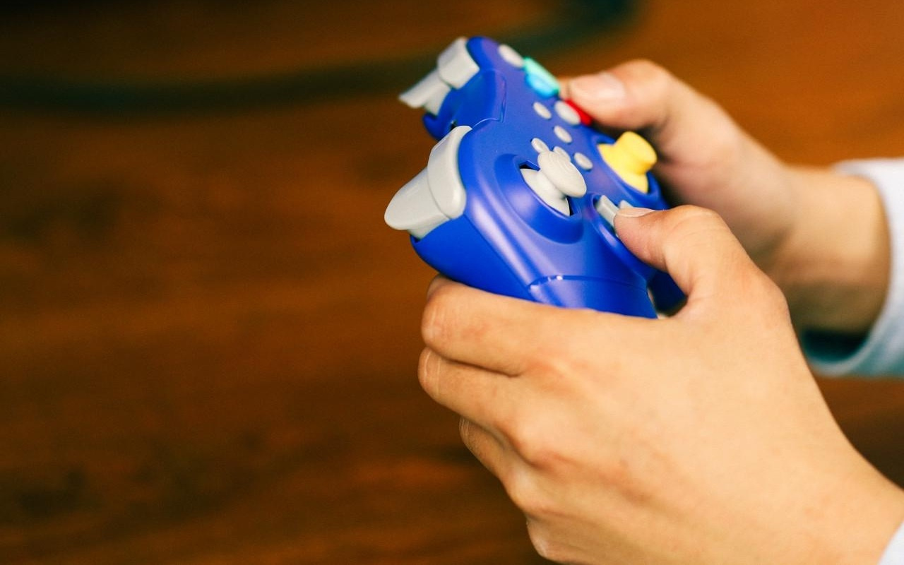 11月中国常青游戏变天？腾讯“吃鸡”让出榜二，《明日方舟》《三战》“杀入”前十