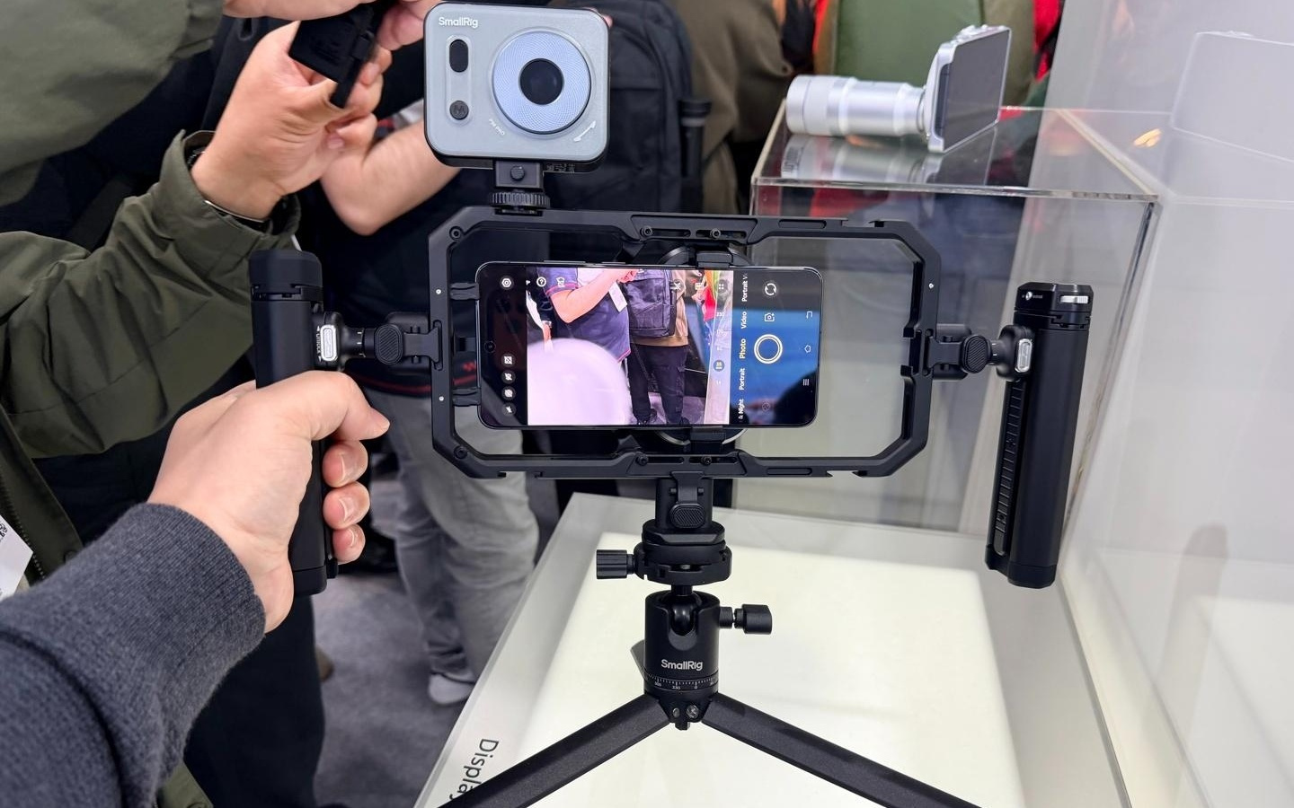 vivo X300 Ultra首发3°光学防抖超大底长焦，重铸微云台时代荣光