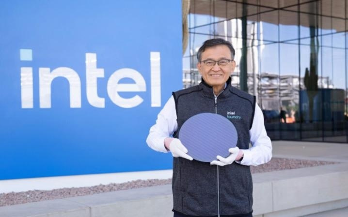 DeepSeek靠近华为，英特尔先别乐