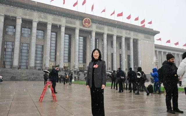 全国人大代表周燕芳：新能源车突破4300万辆，万亿元车险市场格局重塑需构建数据共享平台｜两会声音