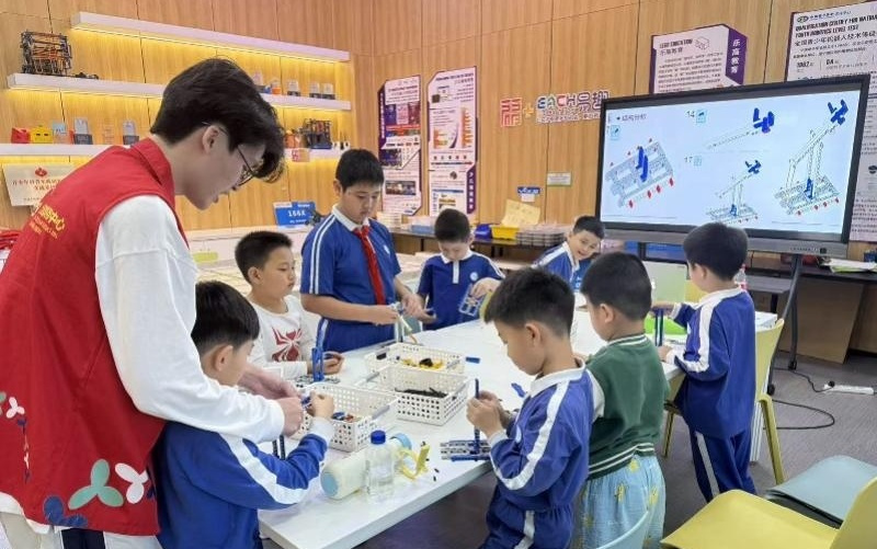 在1.45平方公里上筑梦：华强北如何炼成少年创客的摇篮？