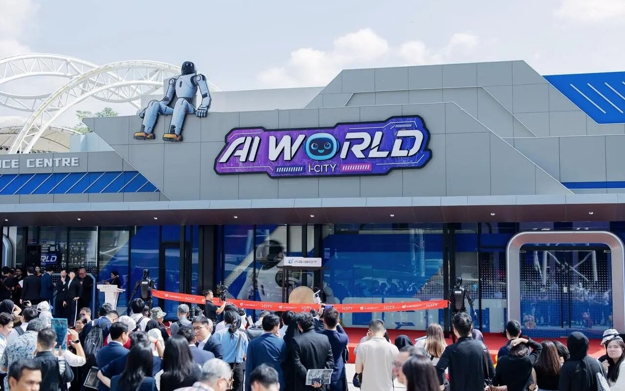 智元海外首家机器人体验馆在马来西亚正式开业