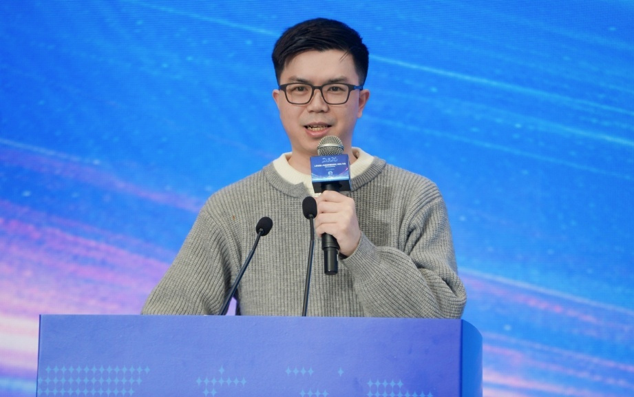 智元稚晖君谈人形机器人产业规模:手机数量乘以汽车价格的级别