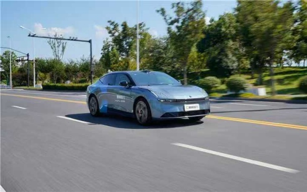 不止于百辆车队：解码曹操出行Robotaxi的商业雄心