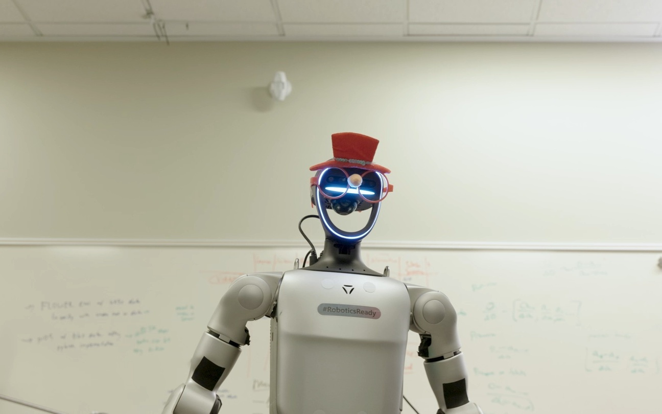 微软发布机器人AI模型Rho-alpha,可将语言指令转化为实际动作