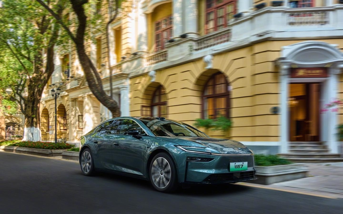 广汽丰田铂智7车型3月5日预售：鸿蒙座舱、Momenta智驾