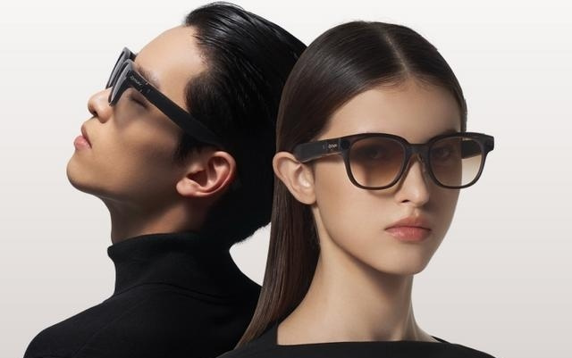 从折叠屏办公到AI陪聊，创新黑科技正在重构新年仪式感