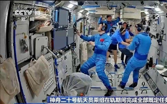 神二十号乘组乘坐神二十一号飞船回家！这波太空接力太硬核