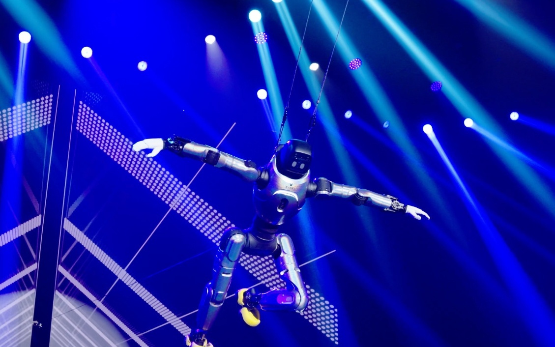 机器人的春晚战事：有人氪金，有人“手搓”