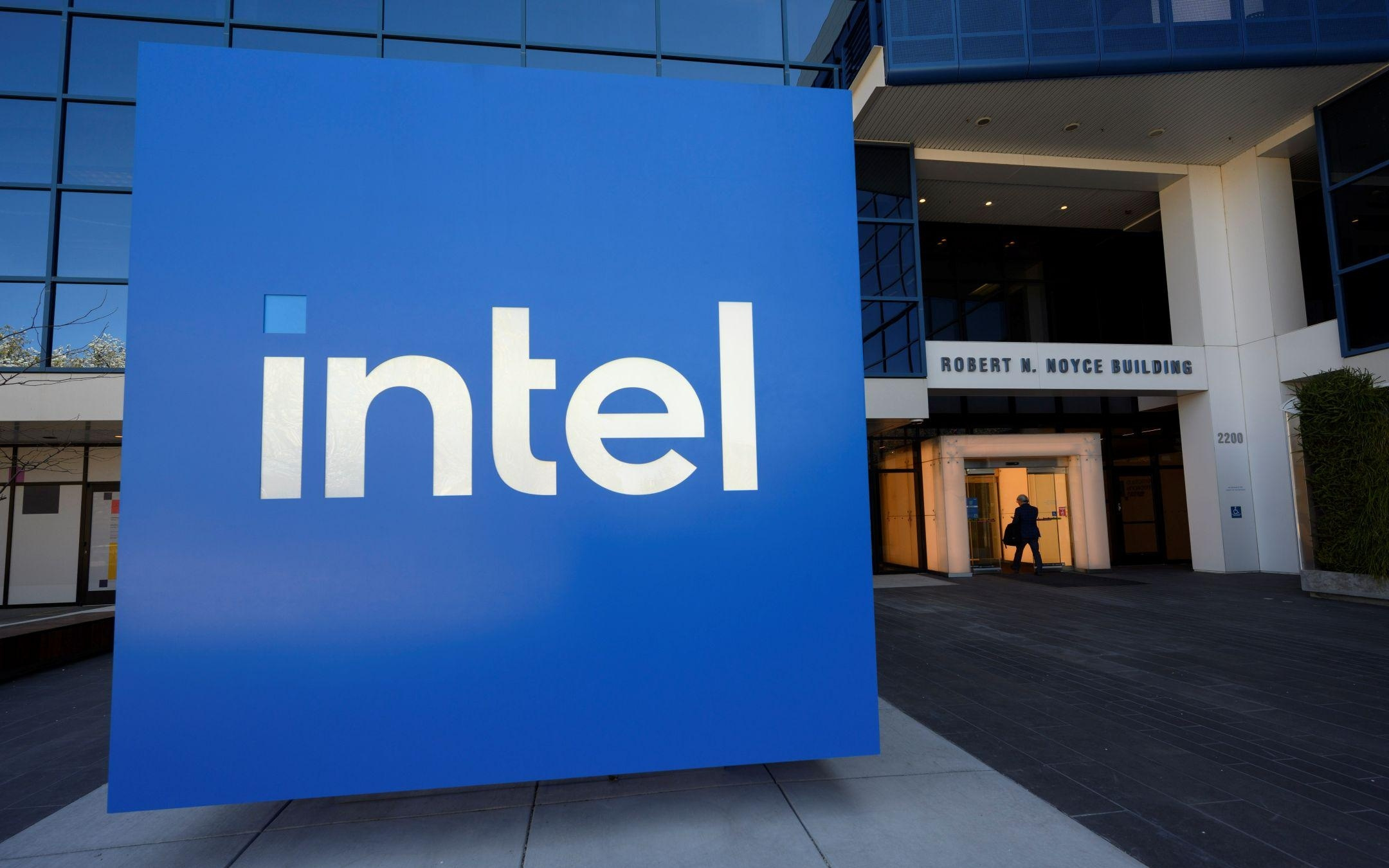 英特尔18A良率爬升略超预期，代工2027年底盈亏平衡展望不变