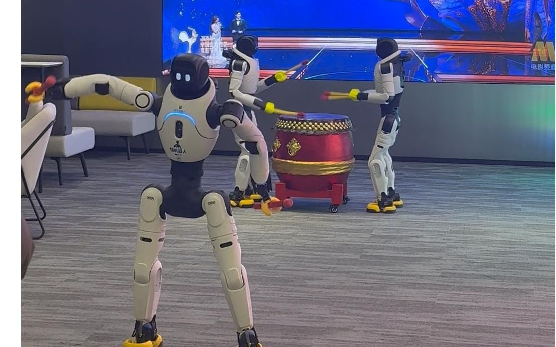 订单排到春节、价格“大跳水”！贵司年会，上机器人吗？