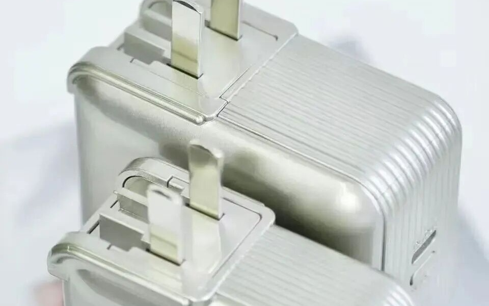 对不起，我把你未来的充电宝提前发明了……