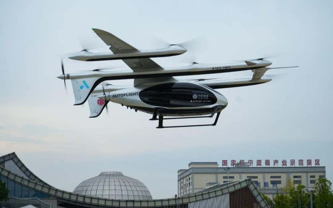 我国2吨级无人驾驶电动垂直起降航空器完成低空无人跨城运货