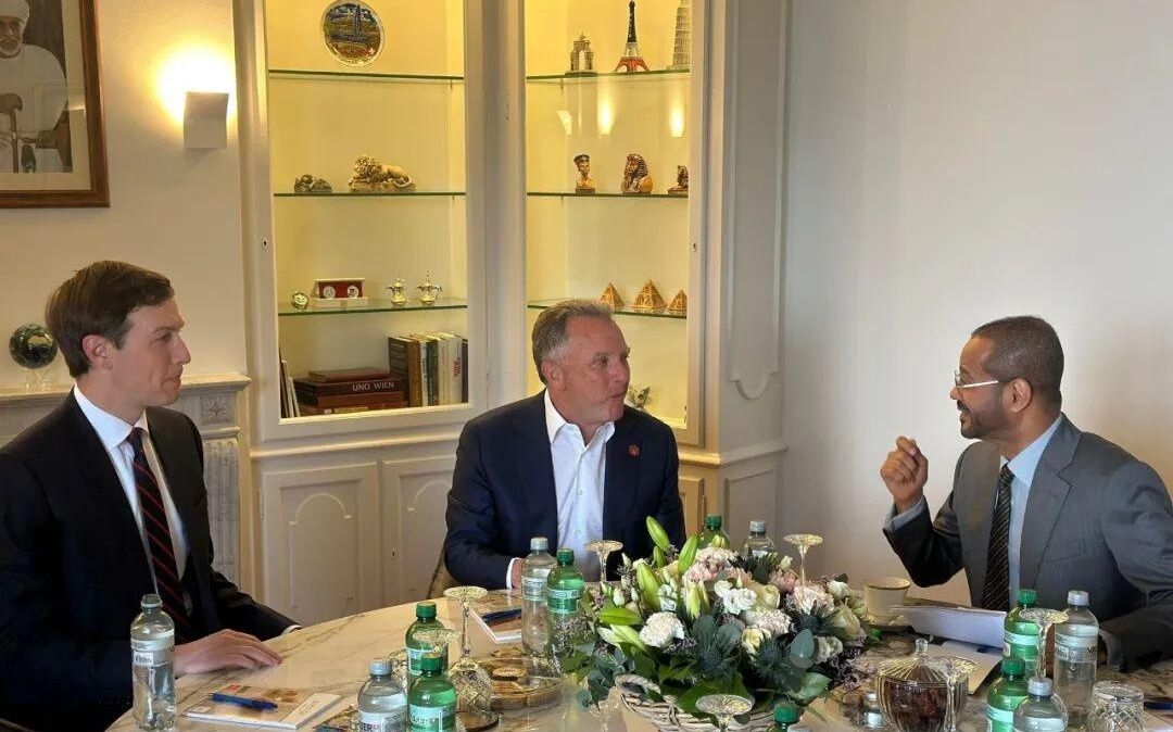 全球资产深夜大跌，美股半导体股下挫，白银失守72美元，比特币跌破6.7万美元