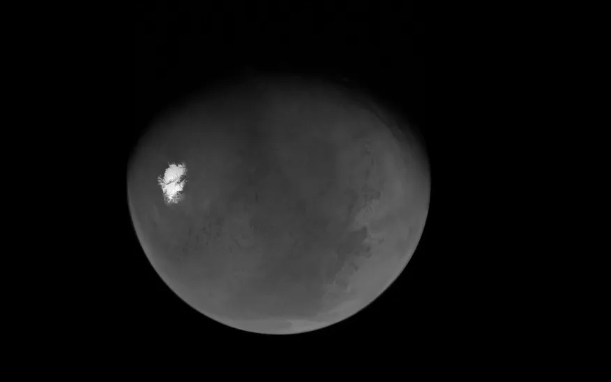 NASA灵神星号探测器近距离飞掠火星，传回高清绝美影像