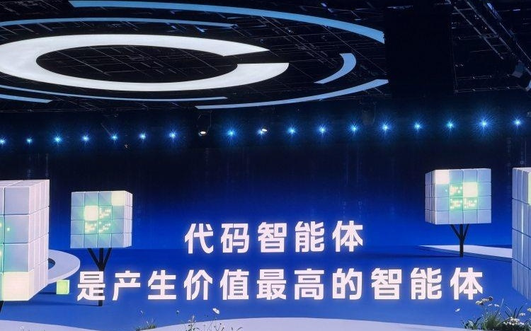 李彦宏：AI时代的度量衡是日活智能体数，Token不一定代表终局