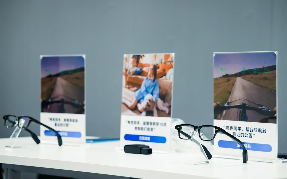 阿里首款AI眼镜1899元起售：争夺下一代人机交互入口，开始“蚕食”手机市场