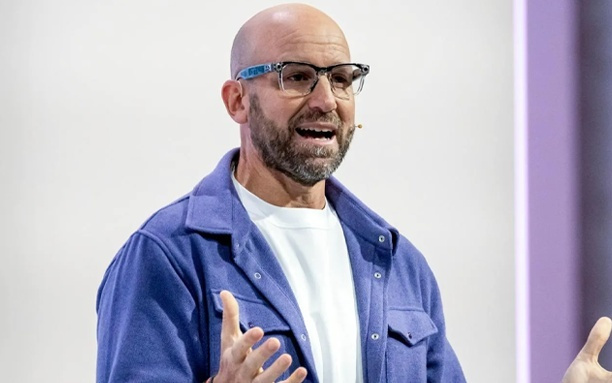 Meta重磅更新AI眼镜，CTO公开承认元宇宙增速不及预期，要VR、眼镜和AI三手抓