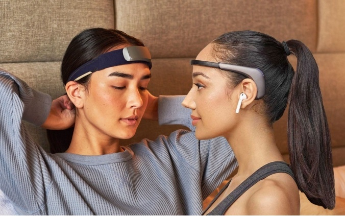 戴上像紧箍咒，却能多50%深睡！脑电头带爆火，5亿失眠人有救了？