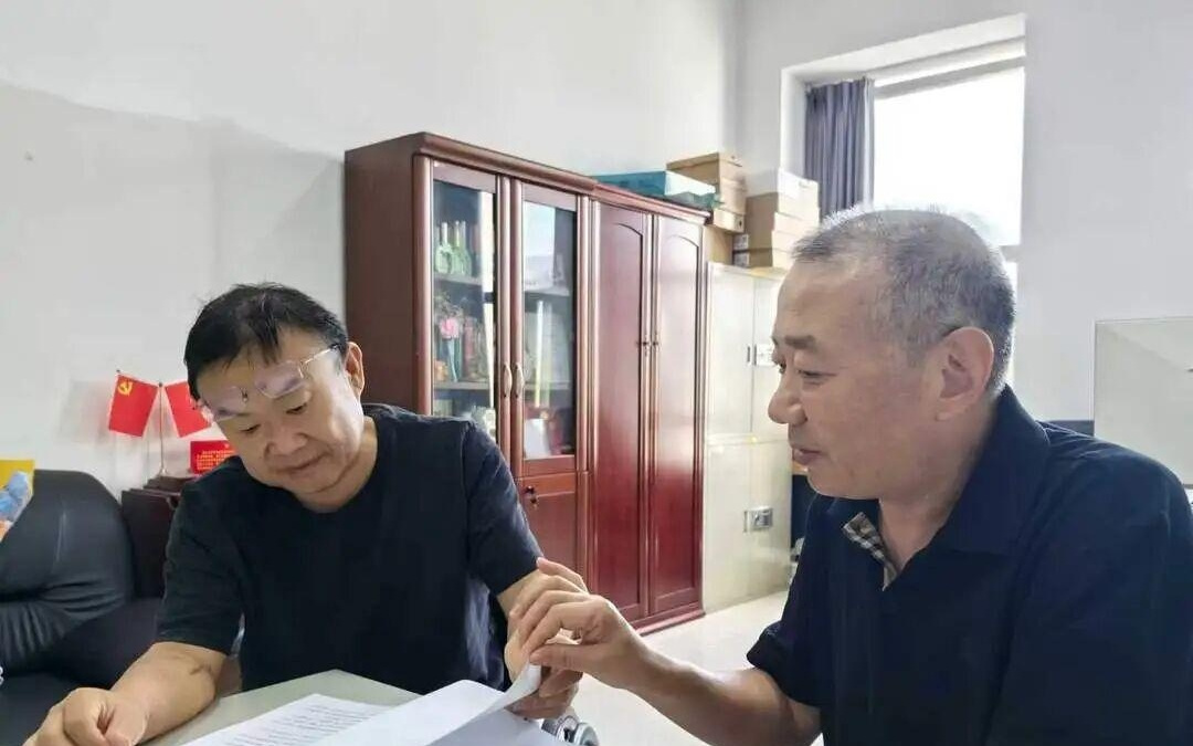 与勇者同行、被精神照亮!轮椅之上如何奏响战歌?作家解读背后的“双向奔赴”