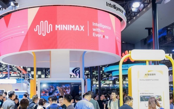 又一国产大模型刚刚开源！能使唤机器狗拿水