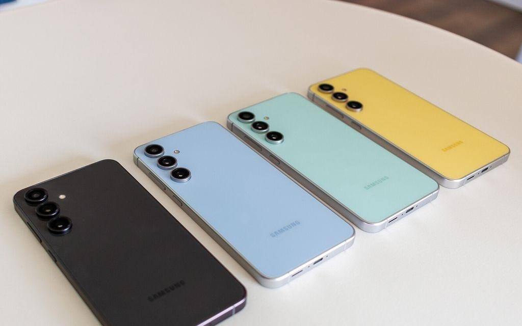 三星 Galaxy S25 FE 手机曝光：柔性 OLED 面板、7.4 毫米