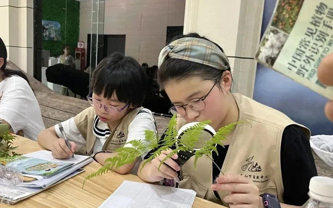 从地心探险到古法淘金，从野外科考到水上运动，这个夏天，狮子带你探秘地心世界