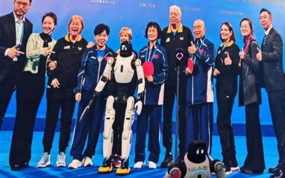 与邓亚萍对打不落下风，人形机器人全自主打乒乓，30厘米范围命中率91%