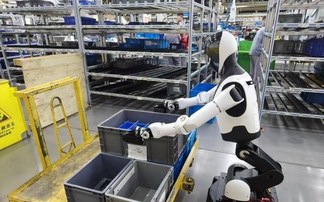 科创京津冀｜跑过半马，登上春晚，进厂打工：人形机器人的三重跨越