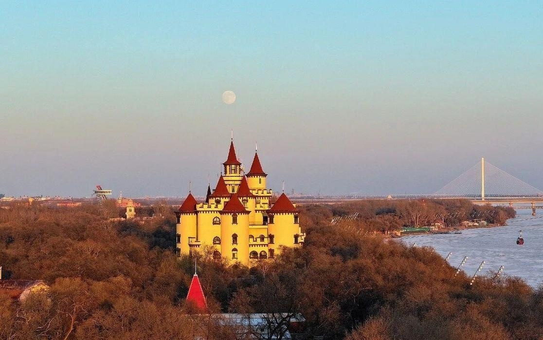 抬头哇！月亮超级大
