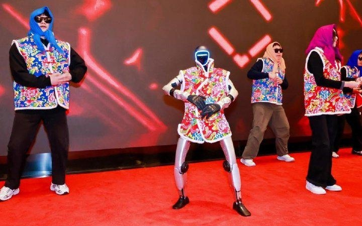 这个春节，人形机器人都在忙啥？