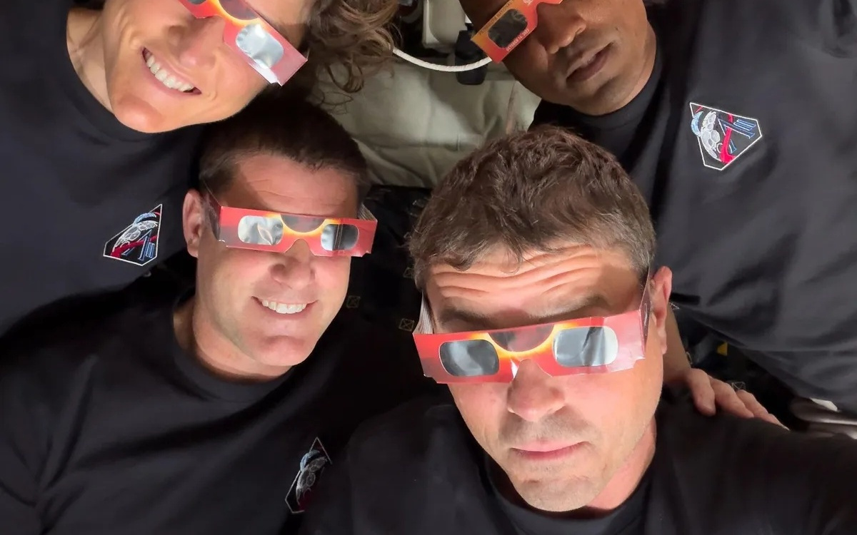 NASA阿耳忒弥斯2号宇航员化身太空摄影师,拍下震撼地月摄影作品