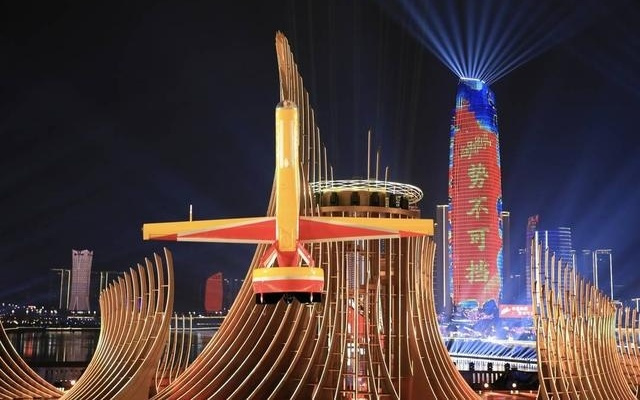 7天极速响应 ！“四川造”中大型无人机点亮总台春晚夜空