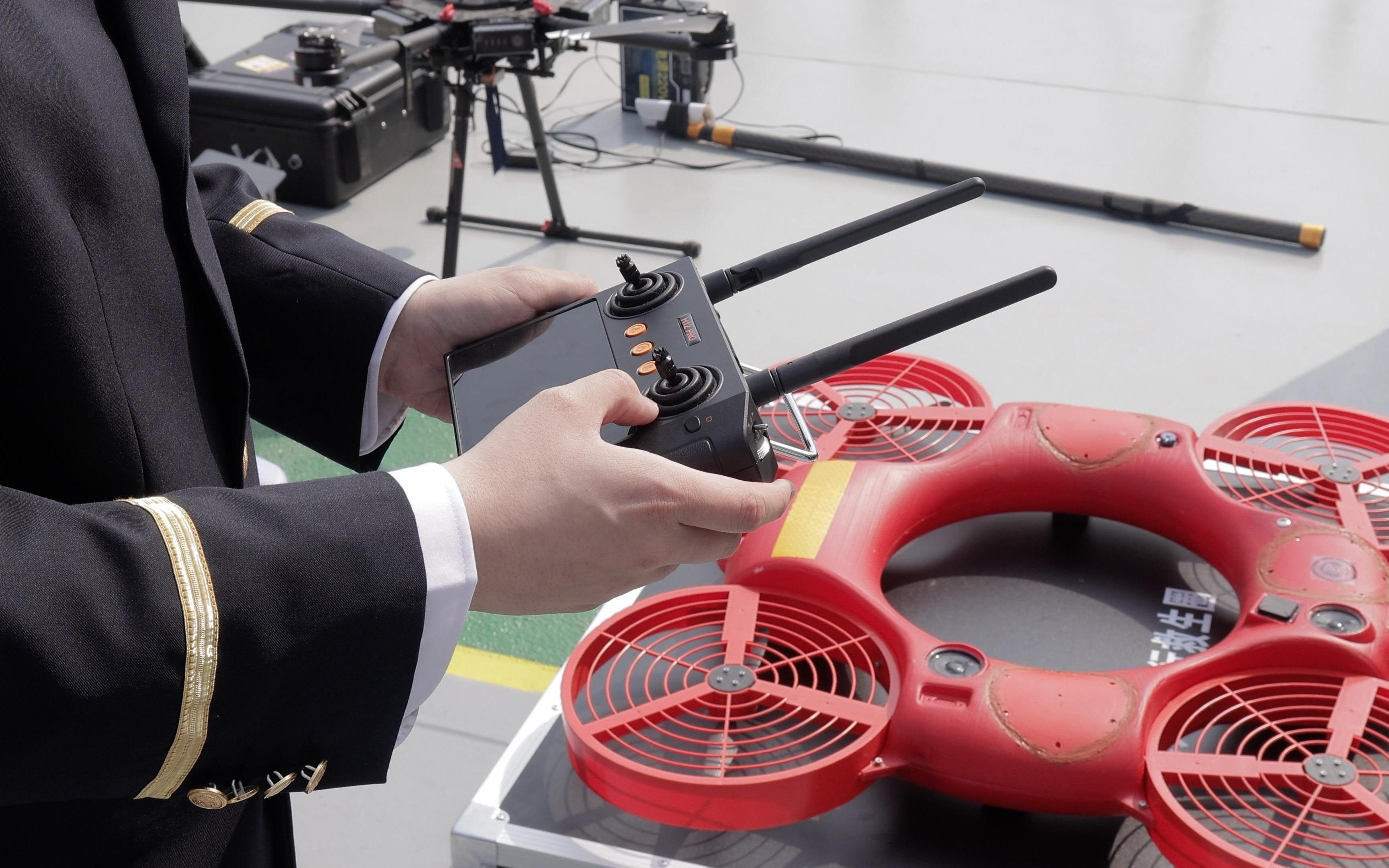 我国首套智能船“海陆空潜”智能系统出海演练