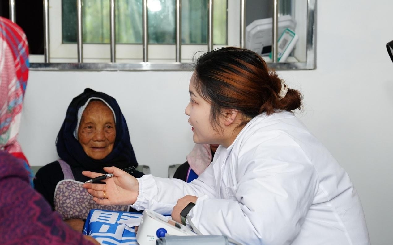 这是AI最该去的地方！贵州普安县的村医们，有了AI小助手