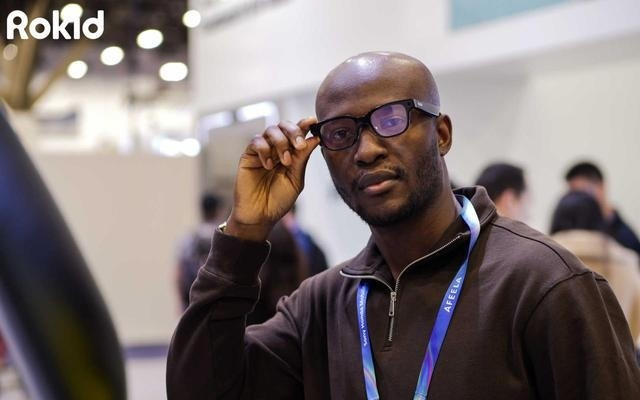 仅49克！乐奇AI眼镜黑科技刷屏