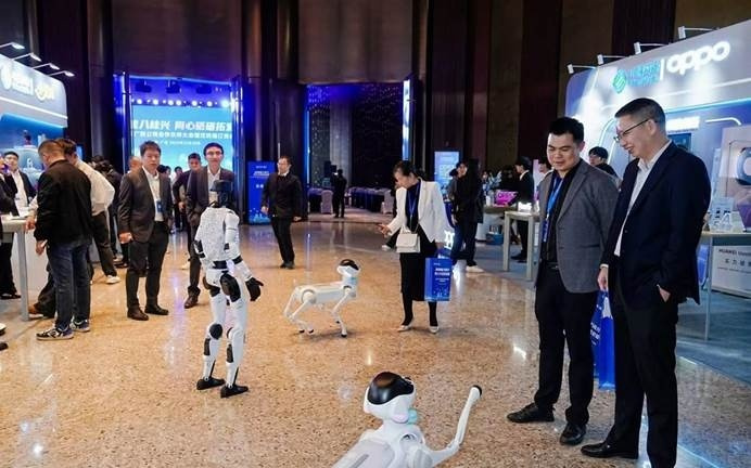 AI赋能八桂兴，砥砺同心砥砺拓宏图 中国移动广西公司广西移动举办2025年合作伙伴大会暨泛终端订货会成功举行