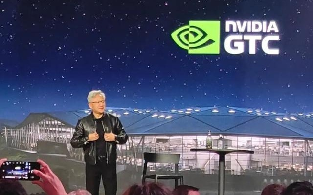 黄仁勋：AI不会让人没有工作，而会让人变得越来越忙