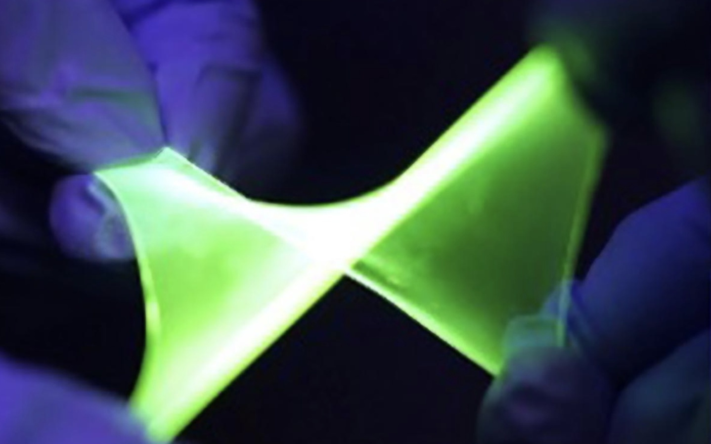 新型超弹性OLED面板问世，反复弯曲拉拽也能保证亮度