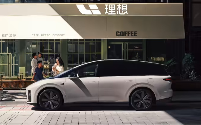 向小米 YU7“致敬”，李想确认理想 i8 在首都国际会议中心发布