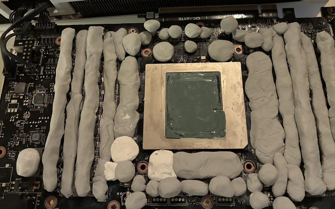 无水冷改造 RTX 5090 显卡：解锁 1200W TDP