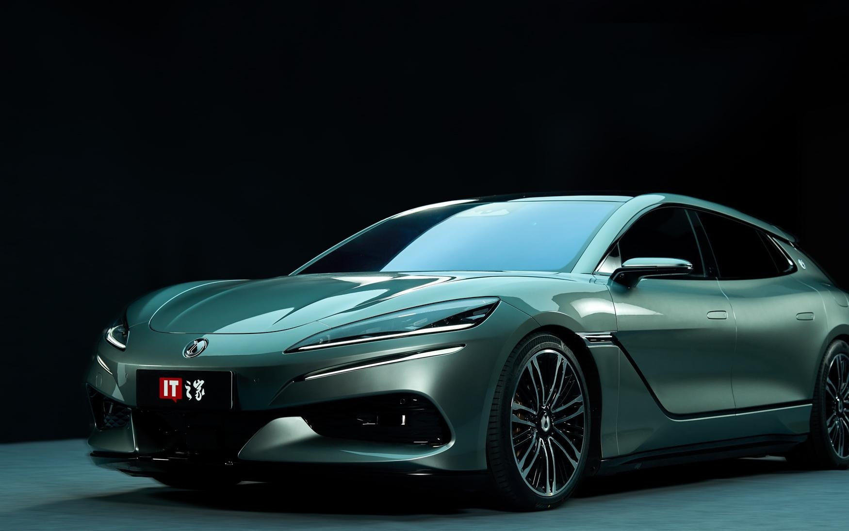 比亚迪李慧预告全新腾势Z9GT：全新“峡湾绿”外观色