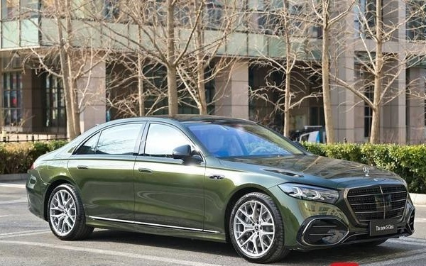 奔驰与Momenta深化智能驾驶合作 德国总理默茨试乘点赞中德技术融合