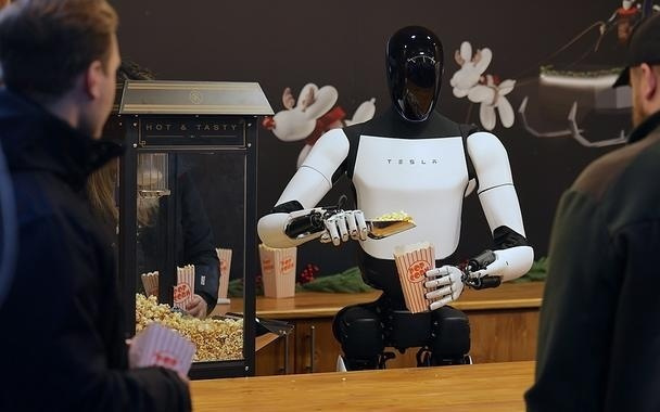 把产能让给人形机器人:特斯拉从卖车转向卖智能体服务