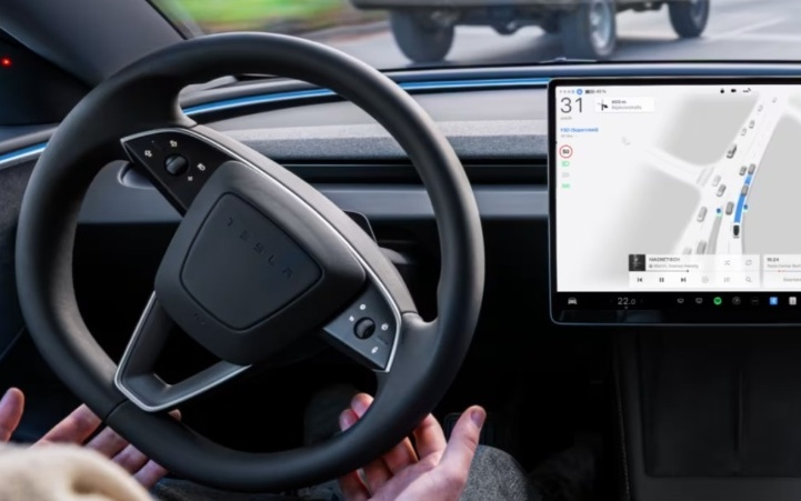 特斯拉FSD V14.2.2.5测评：能识鹿、会减速，但导航和转向灯仍是老问题