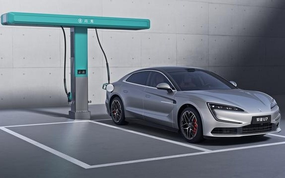 比亚迪发布第二代刀片电池及闪充技术