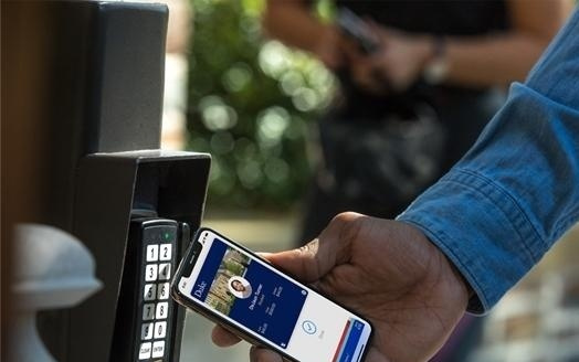 支付宝正式接入苹果NFC交通卡！iPhone刷卡无需提前充值