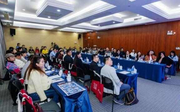 “AI垃圾”满天飞，观众何时能吃到细粮？业内呼吁专业人士躬身入局