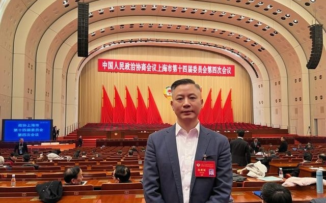 两会对话｜如何不做AI时代的文盲？如何防止“AI说胡话”？黄海清委员这样建议